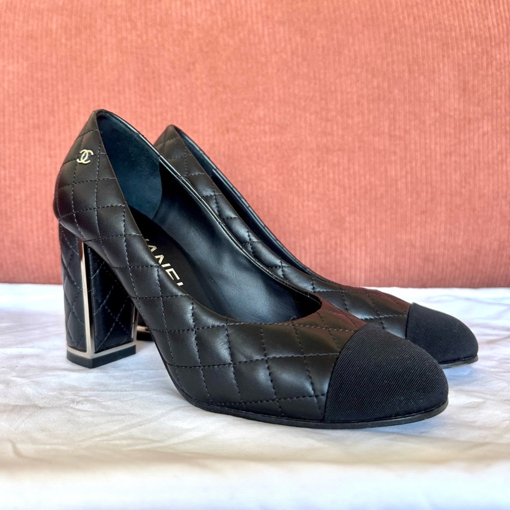Chanel Diamond Quilted Leather Cap Toe Pumps in Black EU35.5/US5.5 (MSRP $1450)